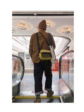 「アイテム（ボディバッグ/ウエストポーチ、イエロー系）」を使った、heysteveyaさん（メンズ・173cm）の春コーディネート