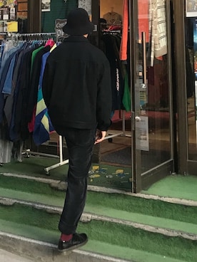 「VERSACE（ヴェルサーチ）のアイテム（その他パンツ）」を使った、unigatabetaiさん（メンズ・170cm）の冬コーディネート