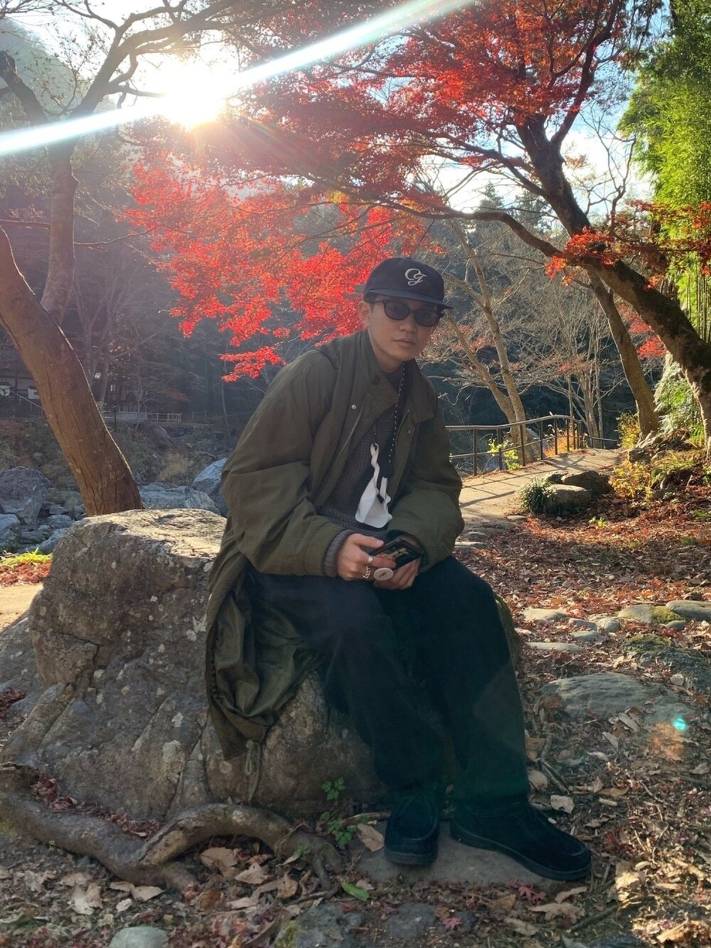 「シンプル、ニット、ビッグシルエット、ゆるコーデ、カジュアルコーデ、秋のコーデ、ストリート、スタッフセンバツ、ミリタリー、オーバーサイズ」｜「WHO'S WHO galleryの【DEEVOO/ディーヴォ】ワッフルプルオーバー（ニット/セーター、ブラック系）」を使った、kento fujiwara さん（メンズ・166cm）の冬コーディネートの1枚目の写真