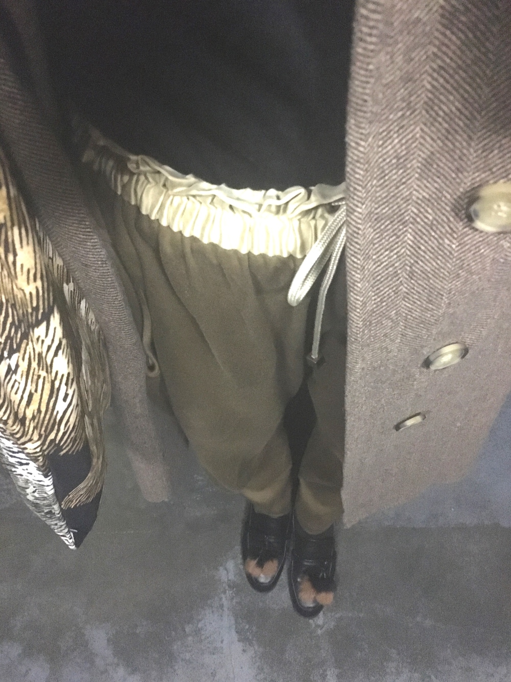 「KÄÄPIÖのアイテム（その他パンツ、ゴールド系）」を使った、chamvreさん（レディース・160cm）の秋コーディネートの1枚目の写真
