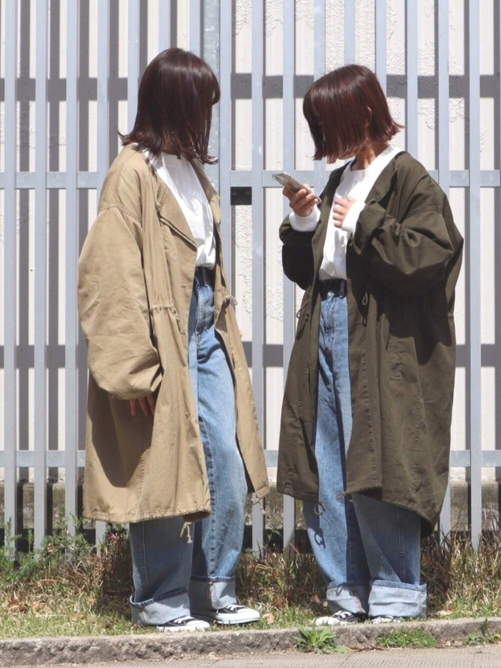 「リンクコーデ、春コーデ、春アウター、シンプルコーデ、ユニクロ、デニムパンツ、春色、大人カジュアル」｜「Kastaneのミリタリーガスコート（ミリタリージャケット、グリーン系）」を使った、ともさん（レディース・153cm）の春コーディネートの1枚目の写真