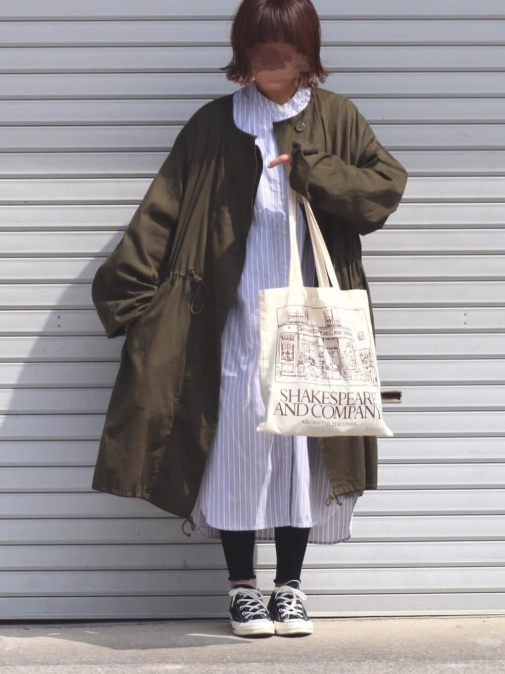 「春、spring、カジュアル、ワンピース、ストライプ、ストライプシャツ、シンプル、トートバッグ」｜「Kastaneのミリタリーガスコート（ミリタリージャケット、グリーン系）」を使った、ともさん（レディース・153cm）の春コーディネートの1枚目の写真