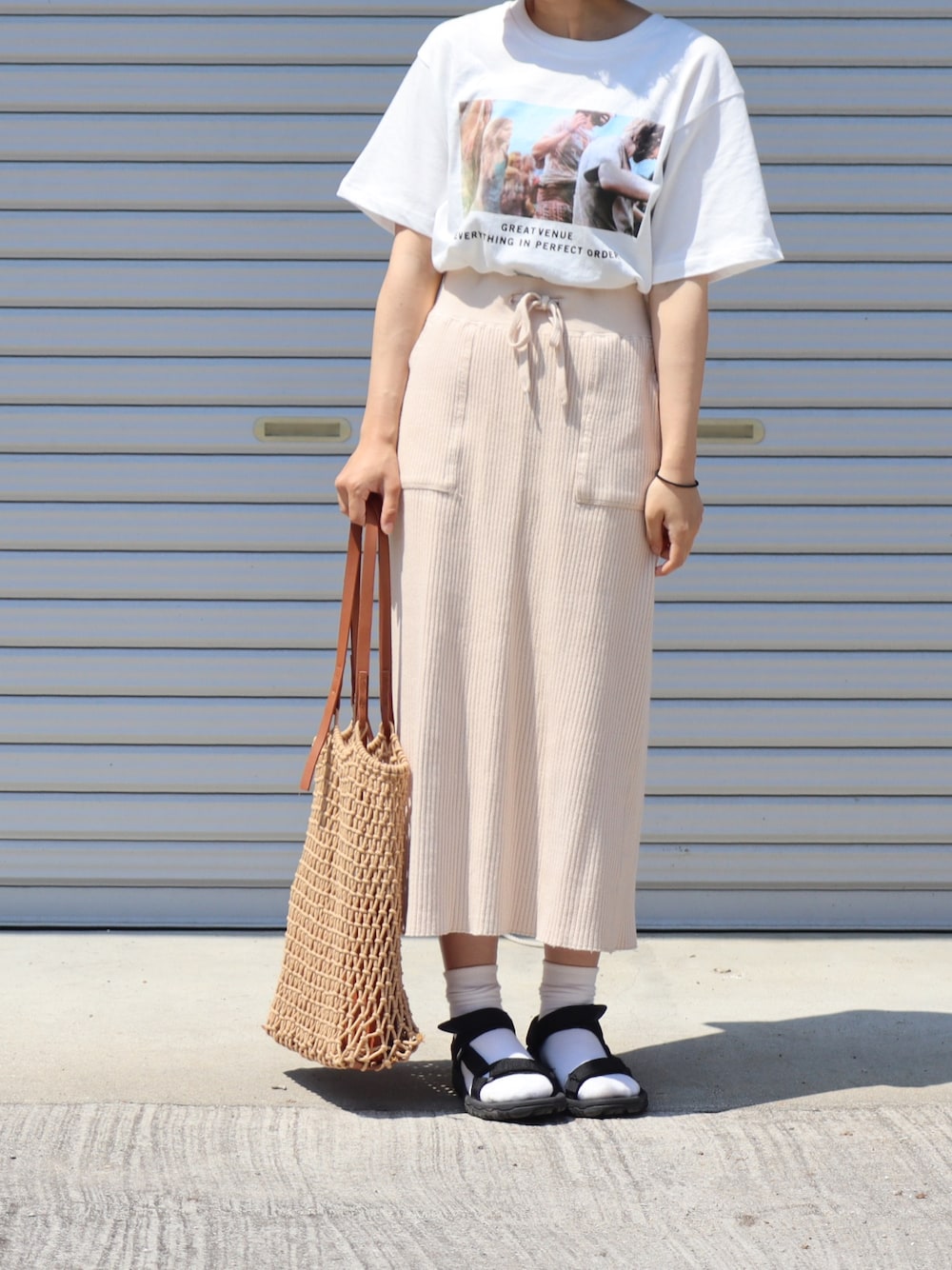 「カジュアルコーデ、楽チンコーデ、低身長コーデ、シンプルコーデ、フォトT、summer、ナチュラル、グラフィックＴ、スカート」｜「niko and...のオーディエンスフォトＴシャツ（Tシャツ/カットソー、ホワイト系）」を使った、ともさん（レディース・153cm）の夏コーディネートの1枚目の写真