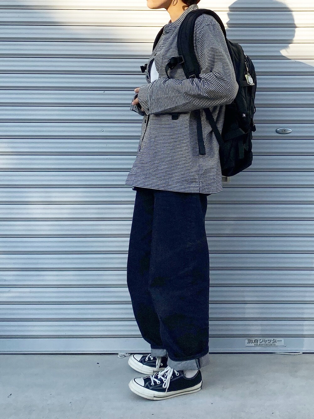 「秋コーデ、シンプルコーデ、大人カジュアル、メンズライク、デニムパンツ、スタンドカラー、フランネルシャツ、チェックシャツ、リュック、バックパック」｜「無印良品のアイテム（シャツ/ブラウス、ブラック系）」を使った、ともさん（レディース・153cm）の秋コーディネートの1枚目の写真