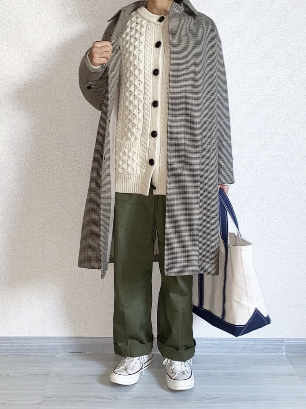 「年末WEAR感謝祭、秋冬コーデ、大人カジュアル、冬のコーデ、きれいめカジュアル、古着、アランニット、ニットカーディガン、ステンカラーコート、LL.Bean」｜「ORCIVALの【ORCIVAL】ステンカラーコート TGC WOMEN（ステンカラーコート、ベージュ系）」を使った、ともさん（レディース・153cm）の冬コーディネートの1枚目の写真