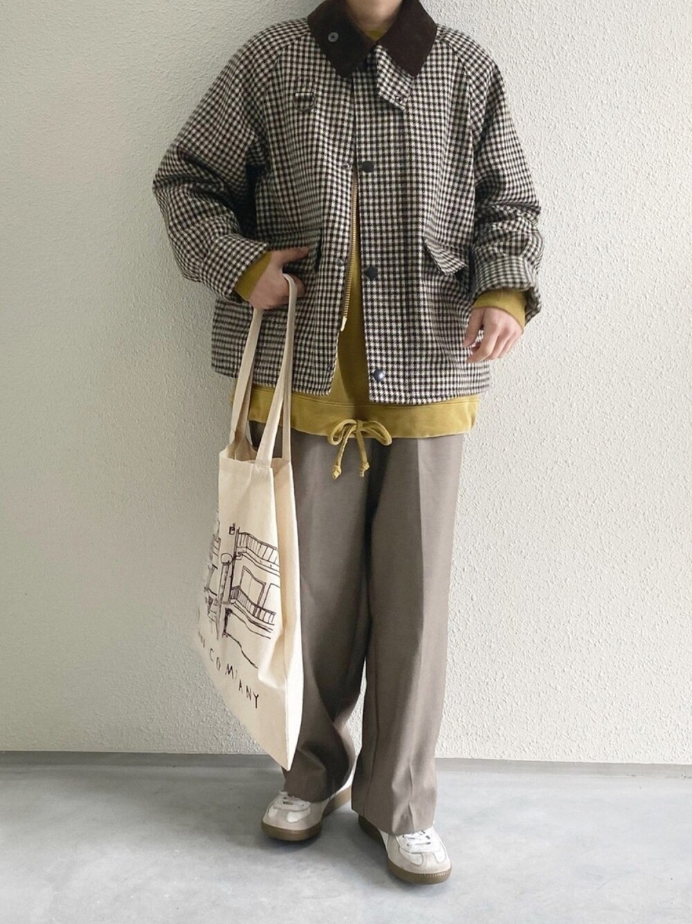 「秋冬コーデ、パンツスタイル、大人カジュアル、低身長、メンズライク、barbour、スラックス、スウェット」｜「BarbourのSPEY W/B GLEN CHECK（ブルゾン、グリーン系）」を使った、ともさん（レディース・153cm）の秋コーディネートの1枚目の写真