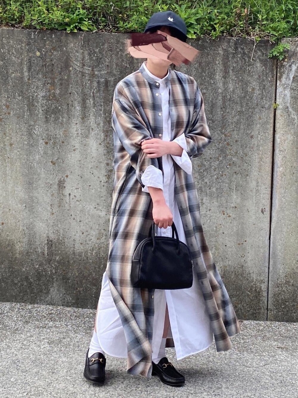 「大人カジュアル、春夏コーデ、ロングワンピース、ワンピース、シャツワンピ、ビットローファー、ローファー、キャップ、春色」｜「nanamicaのGORE-TEX Cap（キャップ、ブラック系）」を使った、ともさん（レディース・153cm）の春コーディネートの1枚目の写真