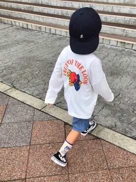 「FRUIT OF THE LOOM（フルーツオブザルーム）の【FRUIT OF THE LOOM】レトロプリント柄ロンT（80～160cm）（Tシャツ/カットソー、ホワイト系）」を使った、KaiO⭐︎さん（キッズ・120cm）の秋コーディネート