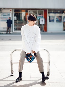 「MSGM（エムエスジーエム）のアイテム（ハンドバッグ）」を使った、江口さん（メンズ・171cm）の春コーディネート