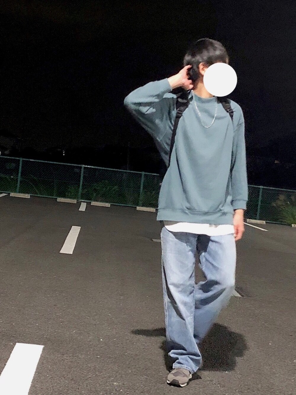 「秋コーデ、秋冬コーデ、カジュアル、くすみカラー、ワントーンコーデ、UNIQLO、ニューバランス、outdoor、スニーカーコーデ、青」｜「NEW BALANCEのU520（スニーカー、グレー系）」を使った、summerさん（メンズ・178cm）の秋コーディネートの1枚目の写真