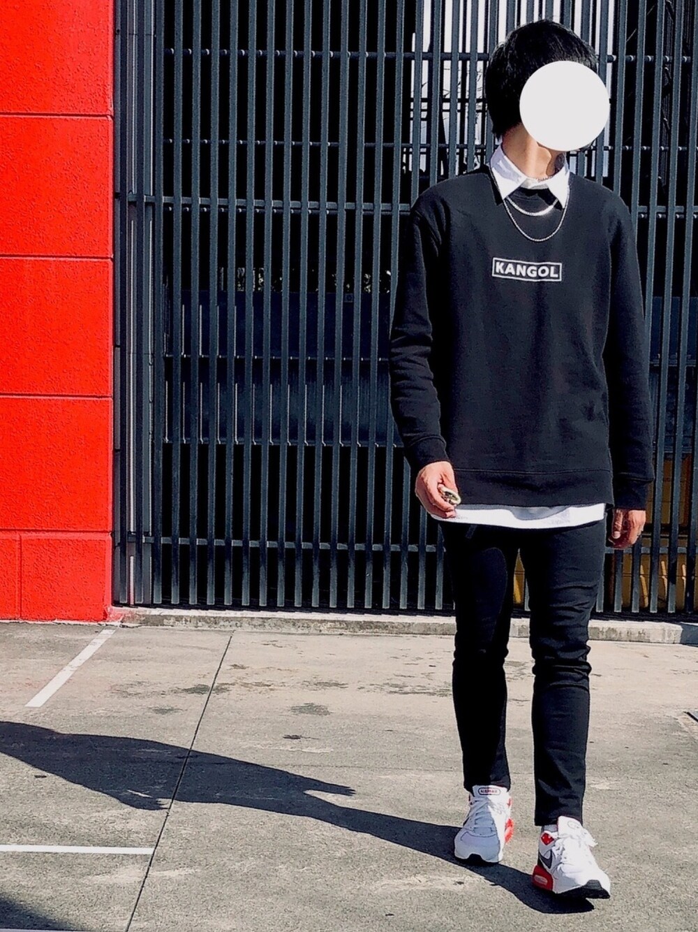 「秋のコーデ、お洒落さんとつながりたい、きれいめカジュアル、シンプル、モノトーン、キレイめ、スニーカー、KANGOL、NIKE、UNIQLO」｜「NIKEの【NIKE】 Air Max90 エアマックス 90（スニーカー、レッド系）」を使った、summerさん（メンズ・178cm）の秋コーディネートの1枚目の写真