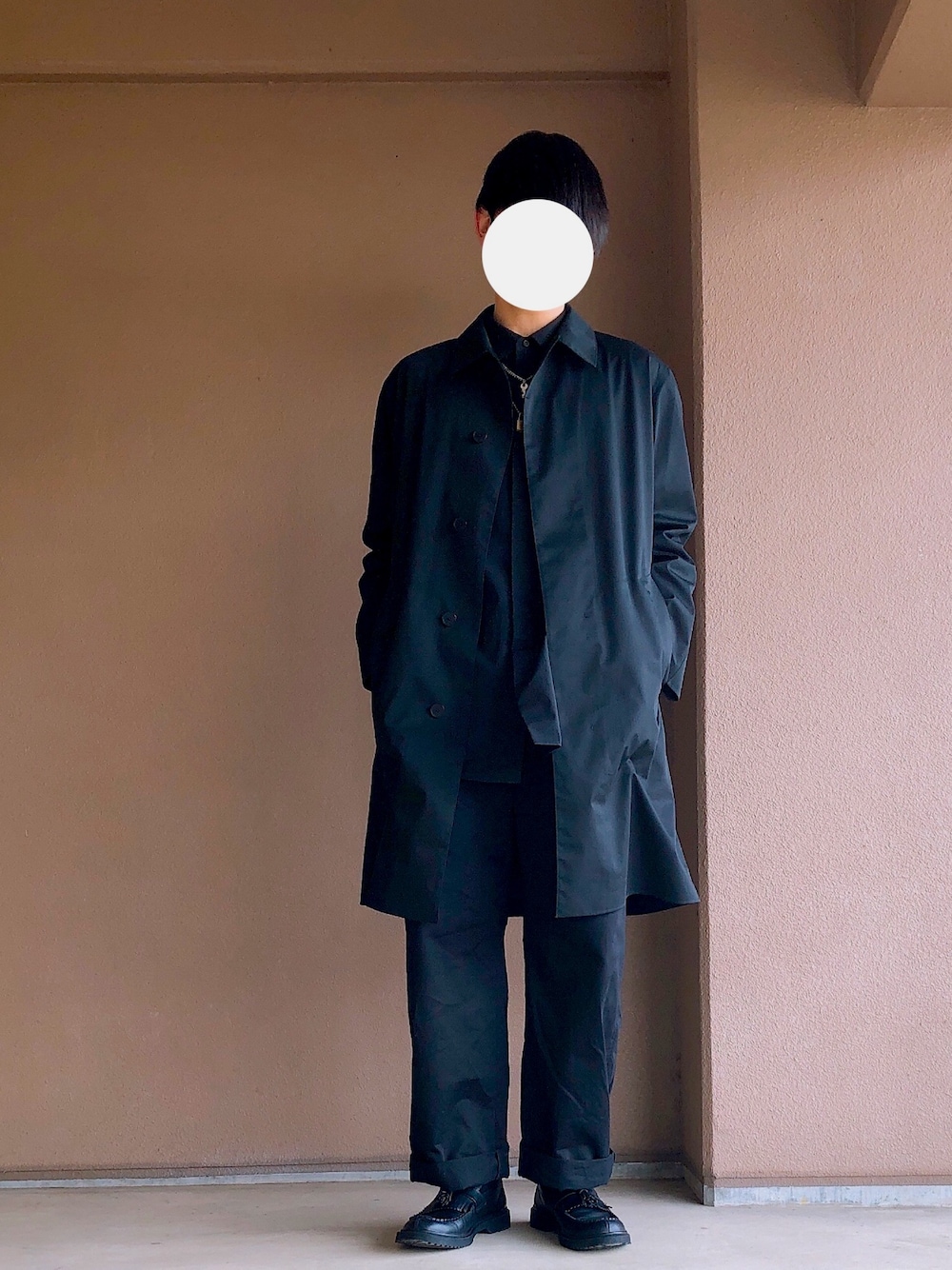 「秋冬コーデ、お洒落さんとつながりたい、大人コーデ、キレイめ、オールブラック、黒、ワイドパンツ、ビッグシルエット、UNIQLO」｜「UNIQLOのワイドフィットカーブパンツ（その他パンツ、ブラック系）」を使った、summerさん（メンズ・178cm）の冬コーディネートの1枚目の写真