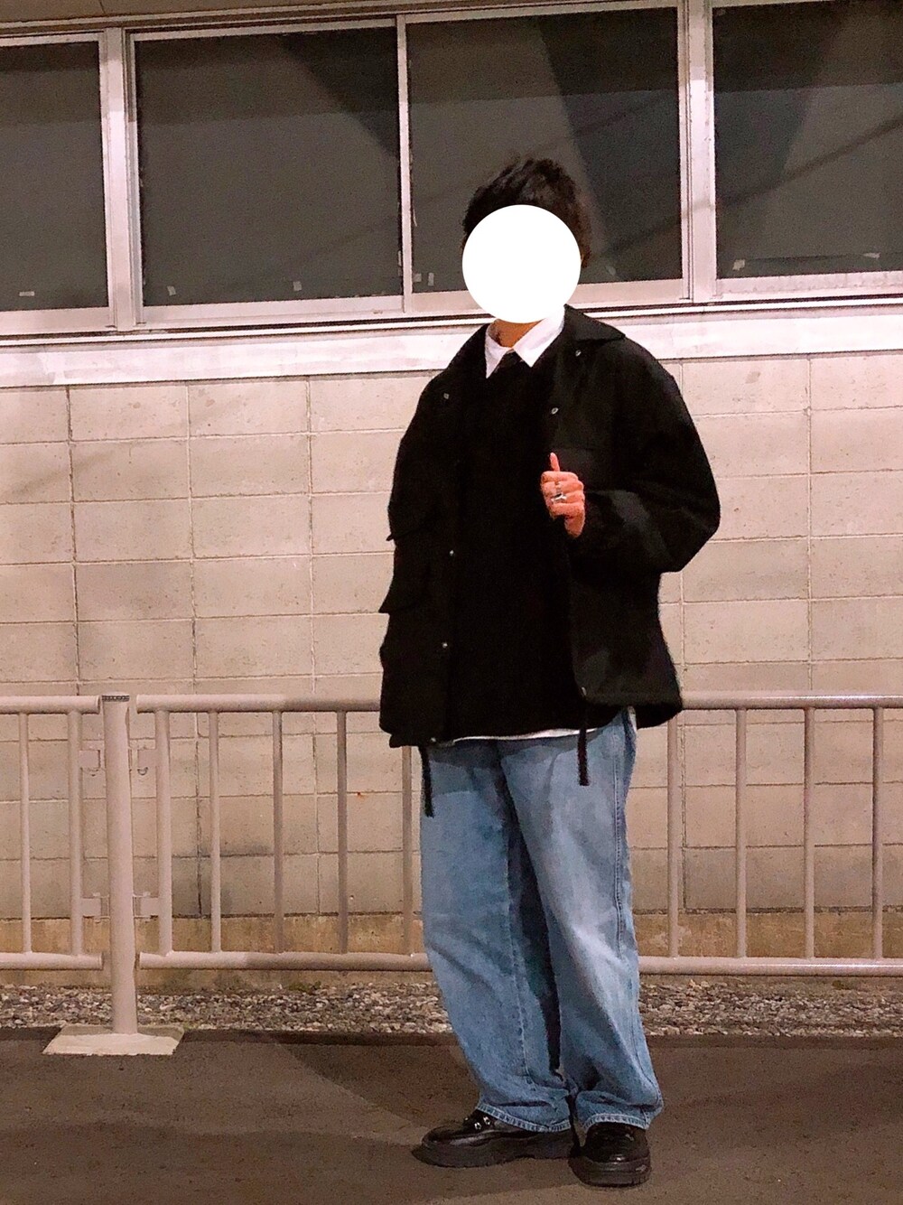 「おしゃれさんと繋がりたい、カジュアルコーデ、シンプル、韓国ファッション、冬コーデ、シャツ、デニムパンツ、モード、GU、UNIQLO」｜「ISOTOPEのアイテム（スニーカー、ブラック系）」を使った、summerさん（メンズ・178cm）の冬コーディネートの1枚目の写真