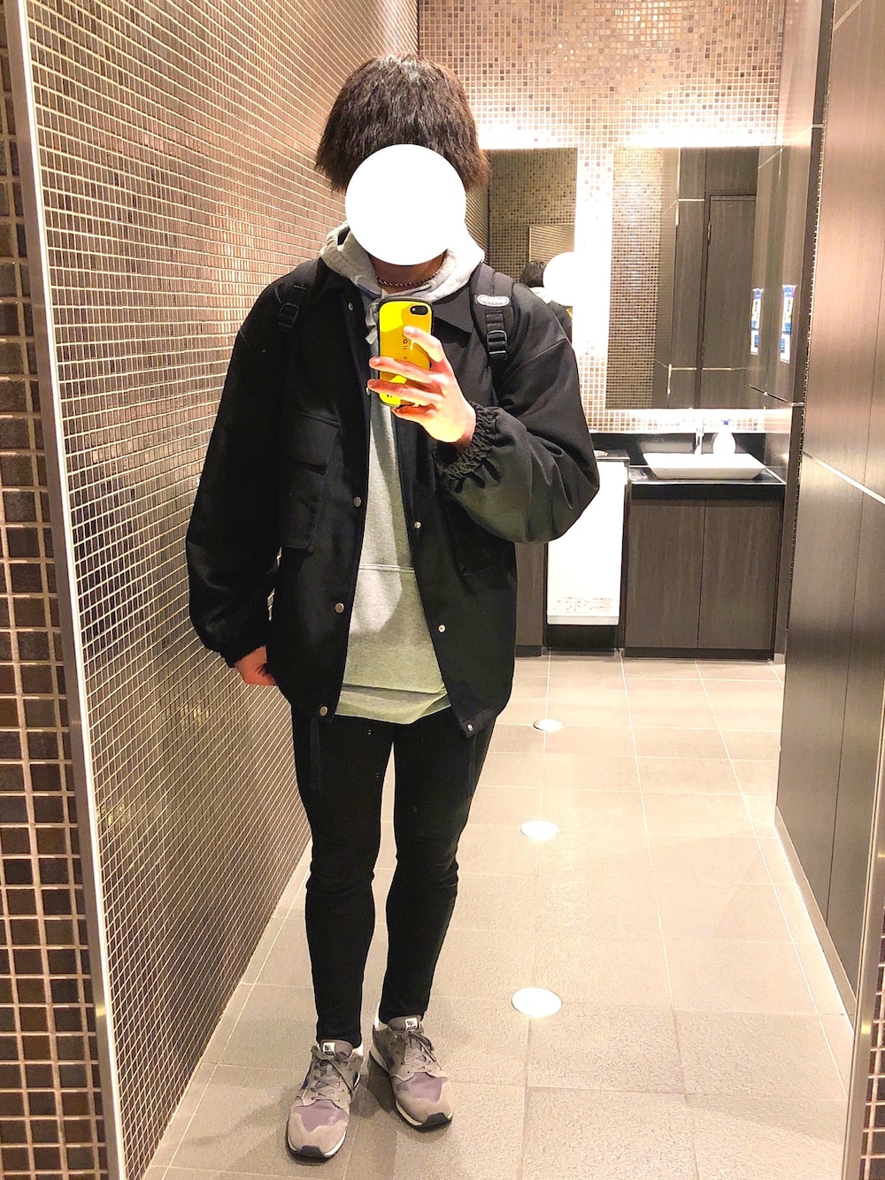 「シンプルコーデ、春、キレイめ、パーカー、スニーカーコーデ、スキニーデニム、ビッグシルエット、ニューバランス、GU、UNIQLO」｜「NEW BALANCEのU520（スニーカー、グレー系）」を使った、summerさん（メンズ・178cm）の冬コーディネートの1枚目の写真