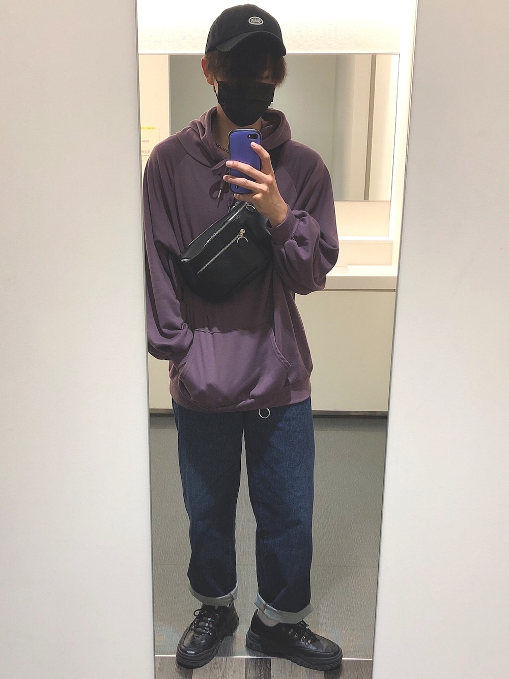 「春コーデ、オーバーサイズ、パーカー、ワイドデニム、紫、ワイドパンツ、黒、Avail、UNIQLO、ゆるコーデ」｜「Dickiesの【Dickies】ディッキーズ キャップ スマイルワッペン   （キャップ、ブラック系）」を使った、summerさん（メンズ・178cm）の春コーディネートの1枚目の写真