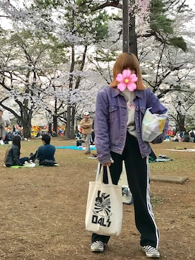 「花見」｜「アイテム（デニムジャケット）」を使った、tonechiさん（レディース・155cm）の春コーディネート