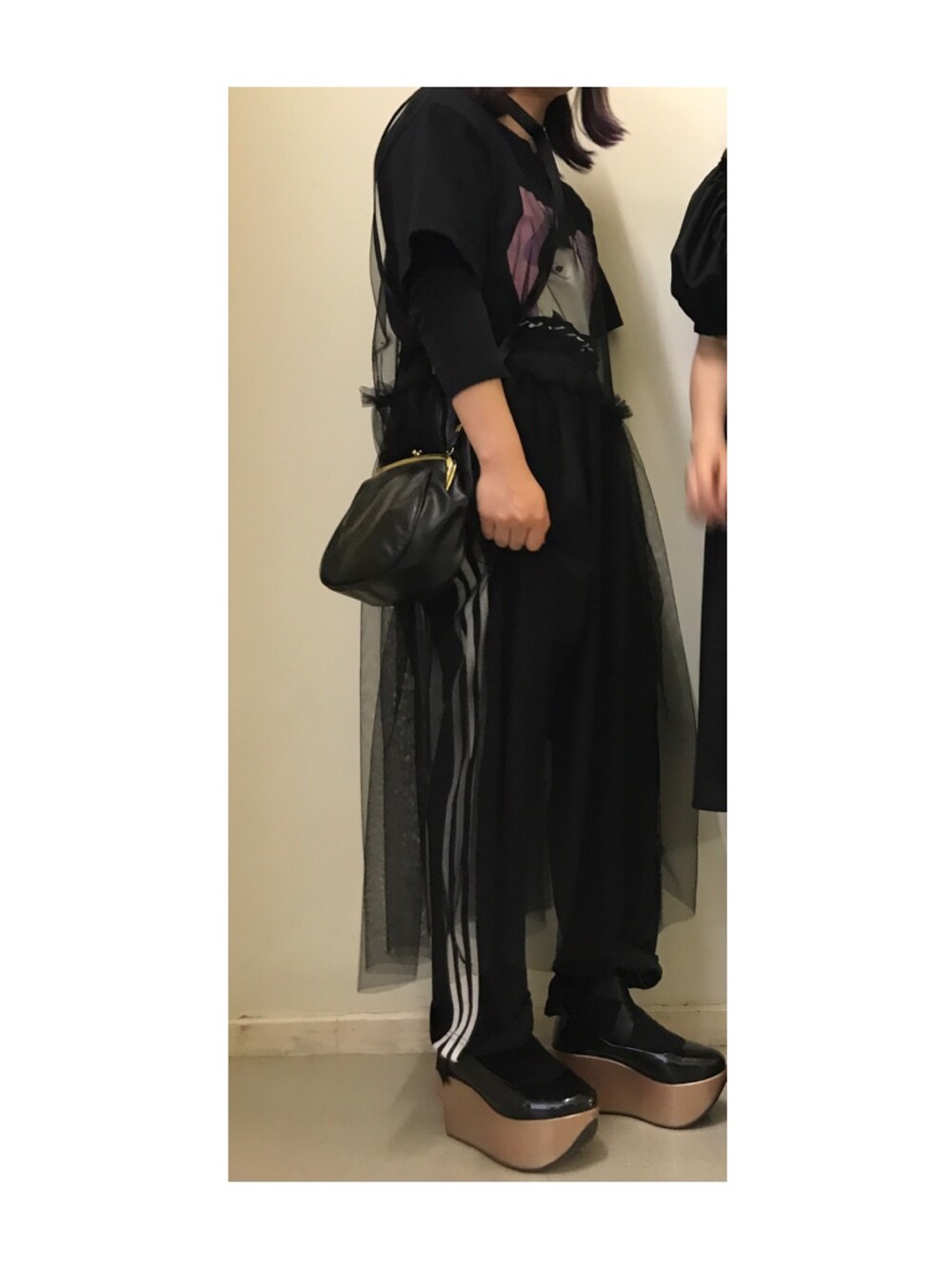 「JOYRICH、H&M、FOREVER 21、adidas、vannie tokyo、Vivienne Westwood、黒」｜「FOREVER 21のアイテム（チョーカー、ブラック系）」を使った、tonechiさん（レディース・155cm）の春コーディネートの1枚目の写真