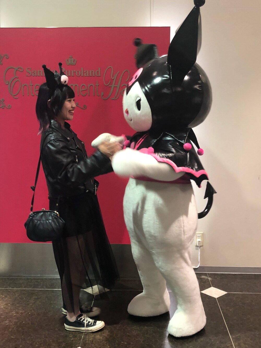 「サンリオ、サンリオピューロランド、クロミ、オールブラック、PERVERZE、H&M、FOREVER 21、converse、CT70s」｜「PERVERZEのアイテム（ライダースジャケット、ブラック系）」を使った、tonechiさん（レディース・154cm）の秋コーディネートの1枚目の写真