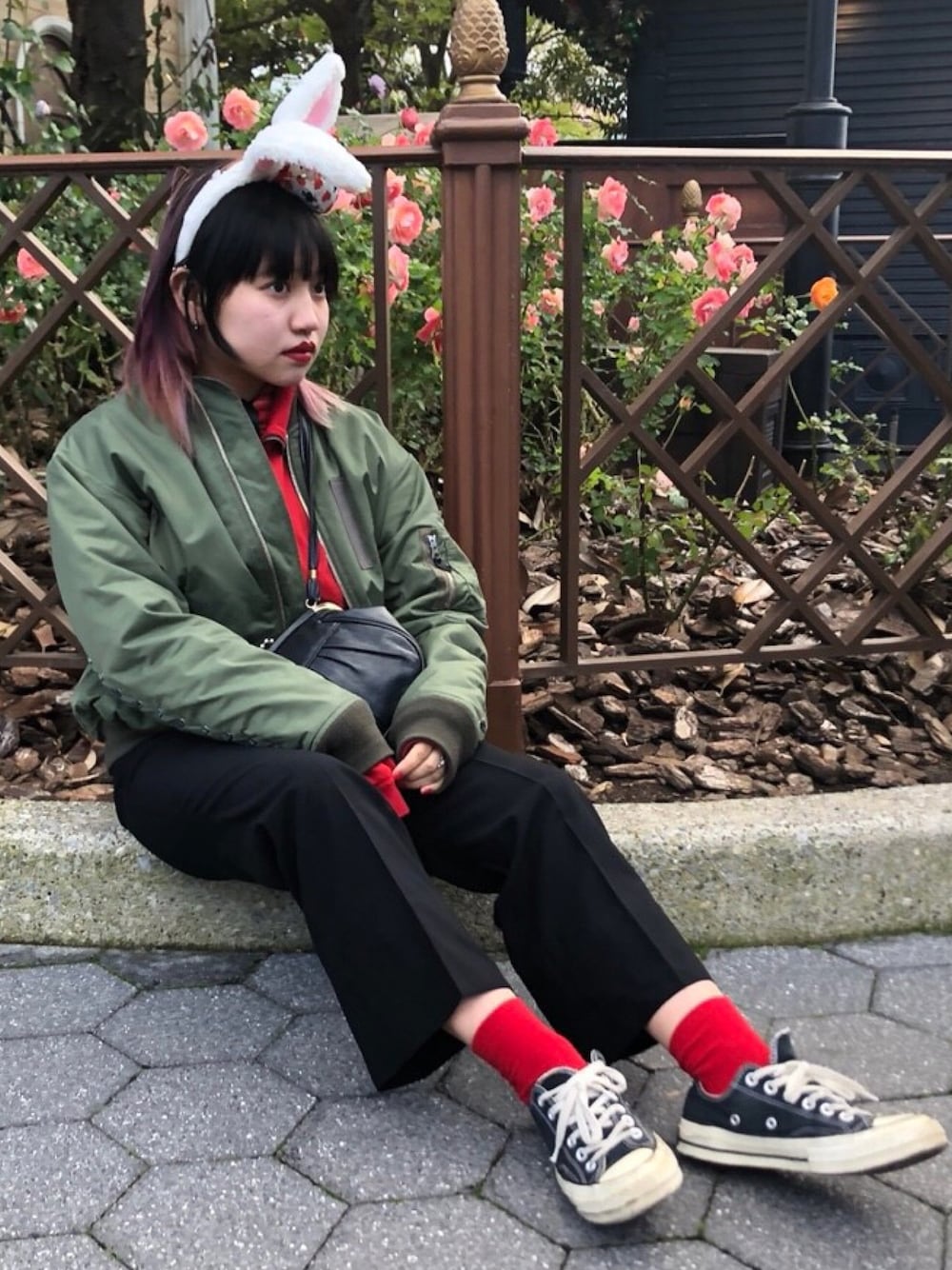 「ディズニー、ふしぎの国のアリス、クリスマス、クリスマスコーデ、g.v.g.v.、thibaut、Melange、converse、CT70s、タックパンツ」｜「G.V.G.V.のLACE UP MA-1 BLOUSON（MA-1、グリーン系）」を使った、tonechiさん（レディース・154cm）の冬コーディネートの1枚目の写真
