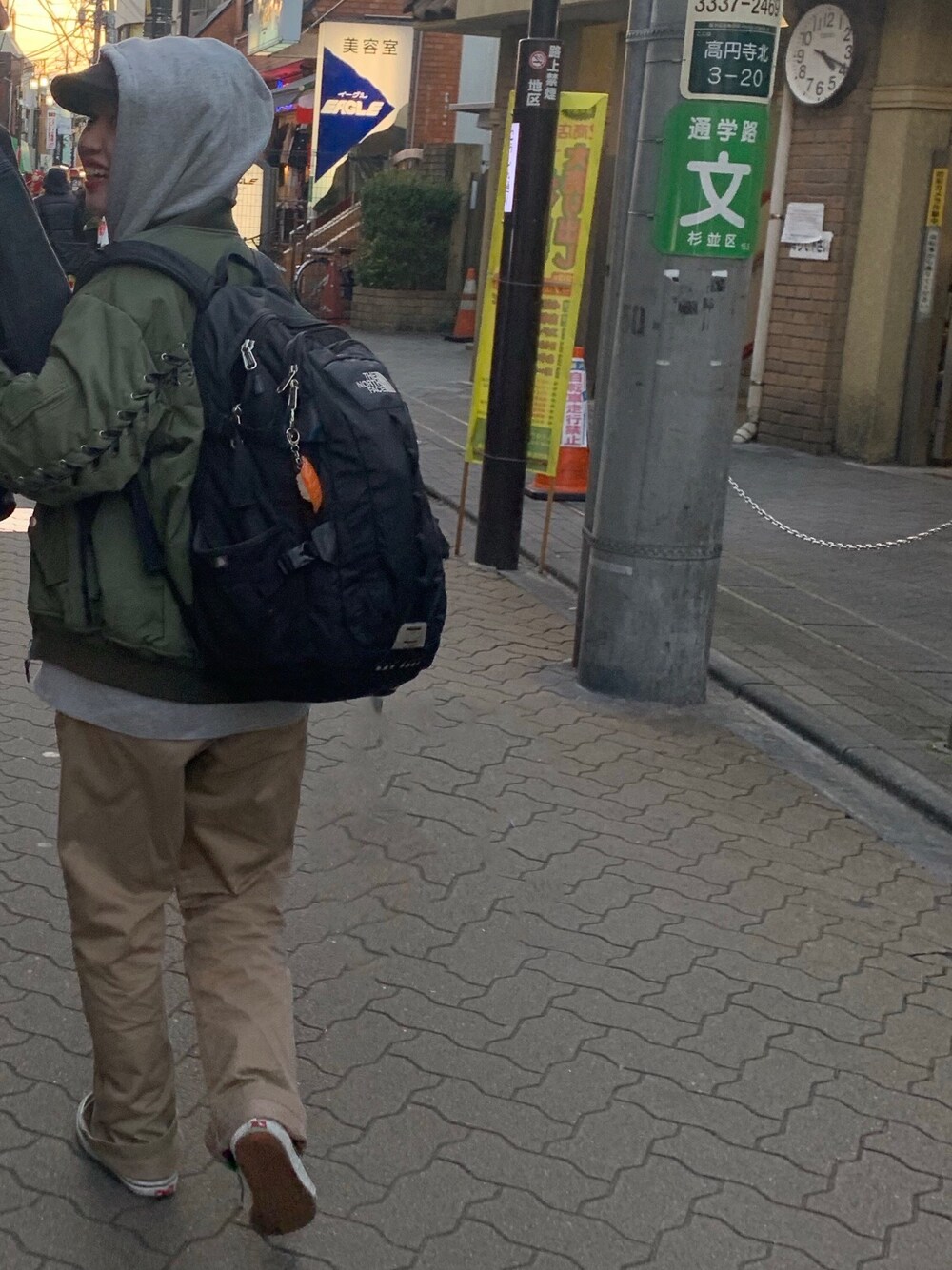 「NIKE、g.v.g.v.、THE NORTH FACE、Dickies、VANS、ハンチング」｜「NIKEのアイテム（パーカー、グレー系）」を使った、tonechiさん（レディース・154cm）の春コーディネートの1枚目の写真