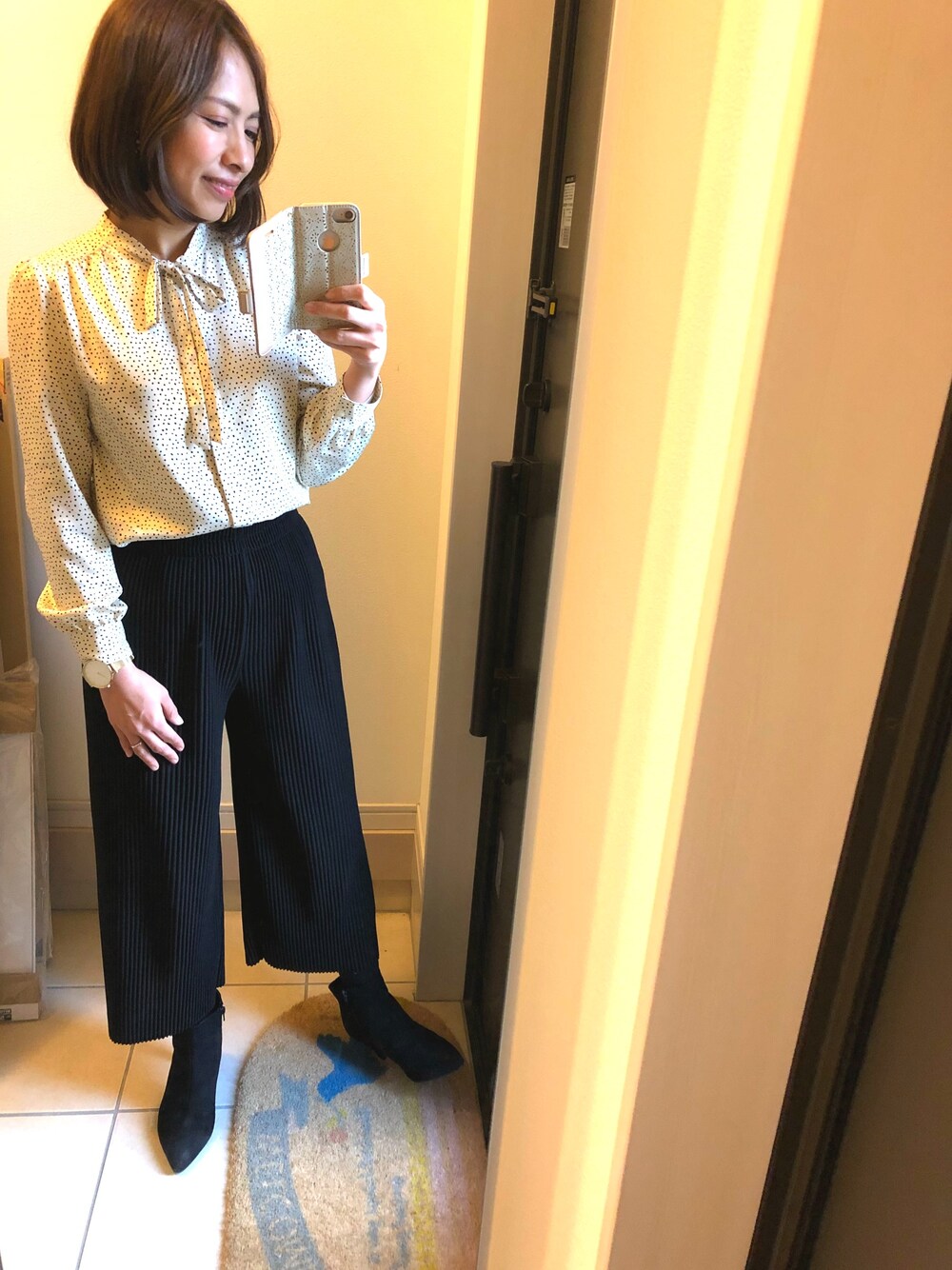 「アラフォー、ビジネスカジュアル、オフィススタイル」｜「fifthのウエストゴムプリーツワイドパンツ（その他パンツ、ブラック系）」を使った、⭐️KAoRI⭐️さん（レディース・160cm）の秋コーディネートの1枚目の写真