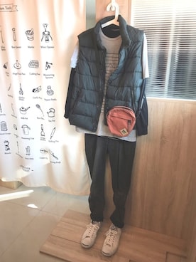 「PULL&BEAR（プルアンドベア）のアイテム（Tシャツ/カットソー）」を使った、Hung Linさん（メンズ・172cm）の冬コーディネート