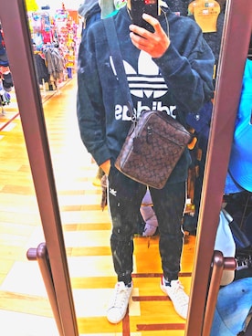 「COACH（コーチ）のアイテム（ショルダーバッグ、ブラウン系）」を使った、kentoさん（メンズ・172cm）の冬コーディネート