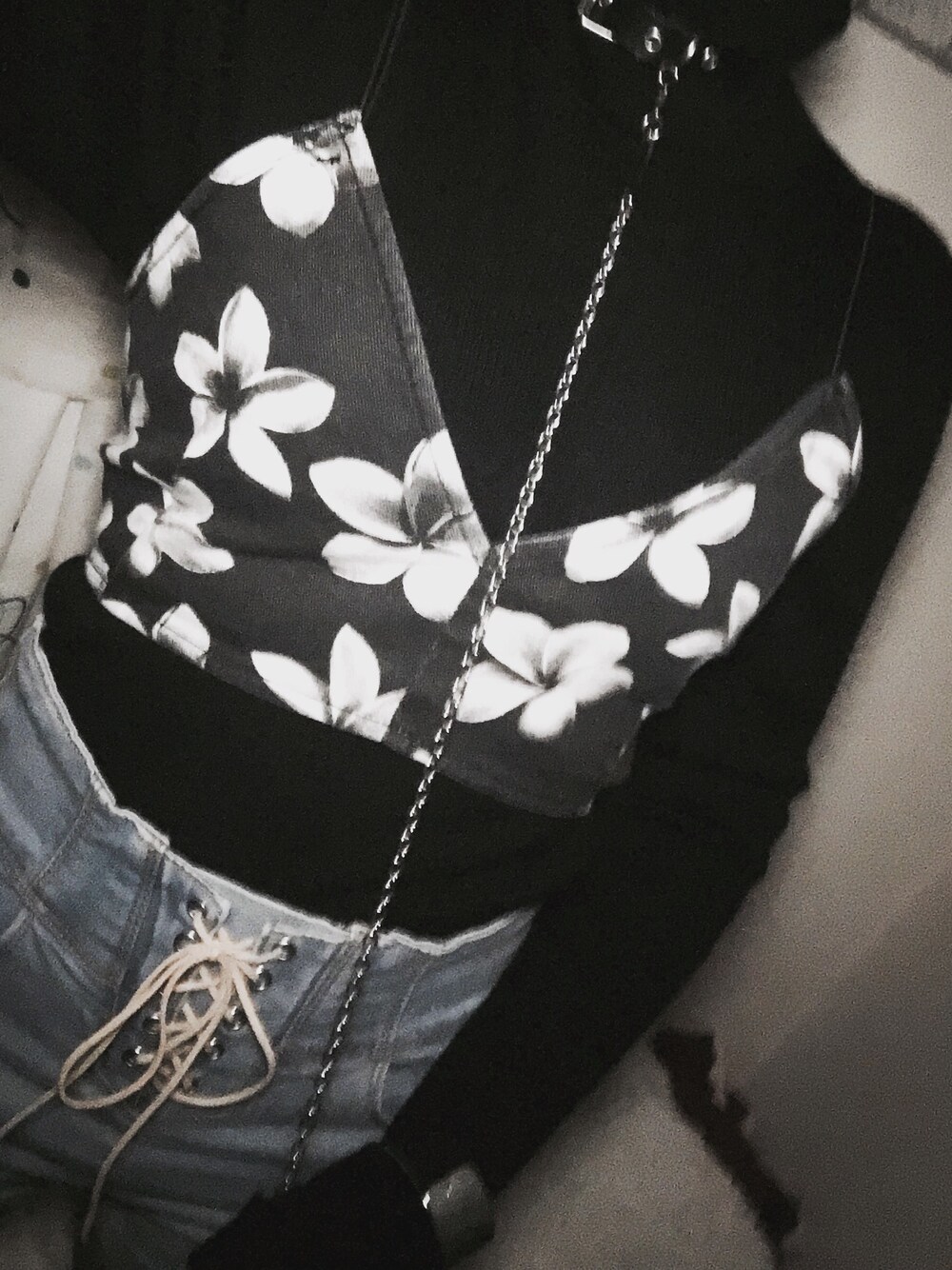 「girl、VINTAGE、90’s、ANAP、UNIQLO、ALL BLACK、korean、rock、punk、old」｜「UNIQLOのアイテム（ニット/セーター、ブラック系）」を使った、HANオミさん（レディース・151cm）の秋コーディネートの1枚目の写真