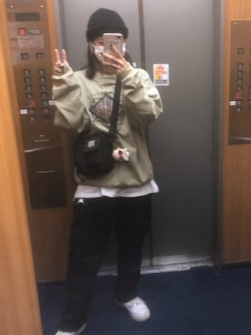 「Carhartt（カーハート）のCARHARTT ESSENTIALSBAG S（Shoulderbag、ブラック系）」を使った、サ🔰さん（レディース・153cm）の秋コーディネート