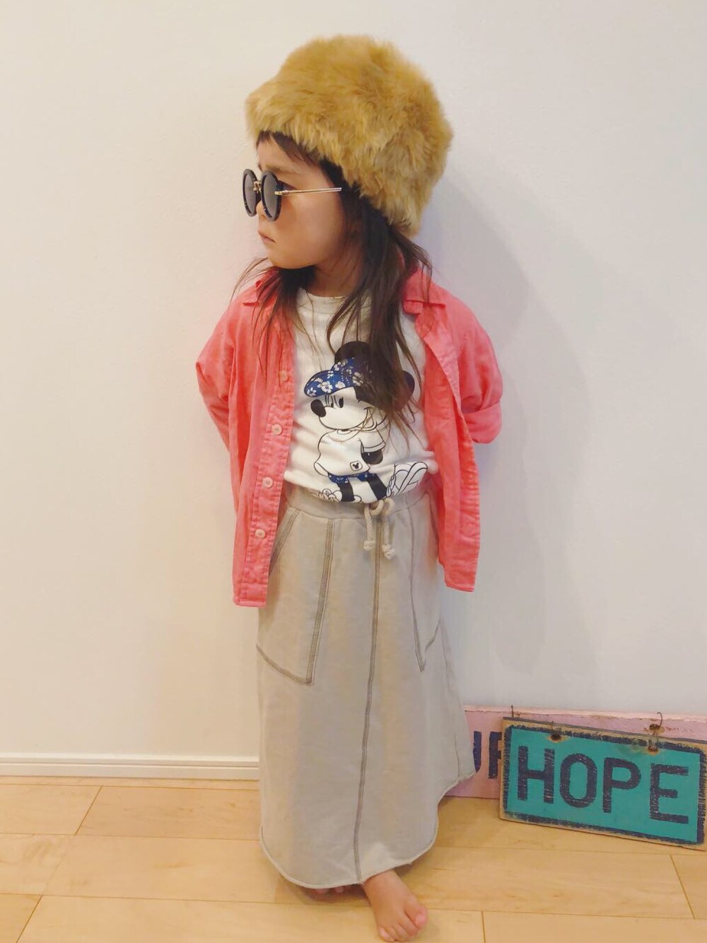 「秋のコーデ、キッズコーデ、女の子、プチプラ、カジュアル、おしゃれさんと繋がりたい、おんなのこ、ロシアン帽、BAYFLOW(BAYFLOW)」｜「Right-on KIDSのアイテム（Tシャツ/カットソー、ホワイト系）」を使った、🌴yunapi🏄‍♀️さん（キッズ・100cm）の秋コーディネートの1枚目の写真