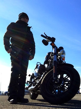 「アイテム（ボディバッグ/ウエストポーチ、ブルー系）」を使った、TAKIさん（メンズ・168cm）の春コーディネート