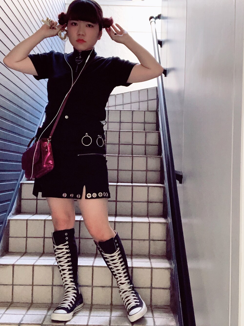 「Vivienne Westwood、morph8ne、converse、KOBINAI、ALL BLACK、blackcode」｜「KOBINAIのアイテム（スカート、ブラック系）」を使った、凪瑳さん（レディース・151cm）の夏コーディネートの1枚目の写真
