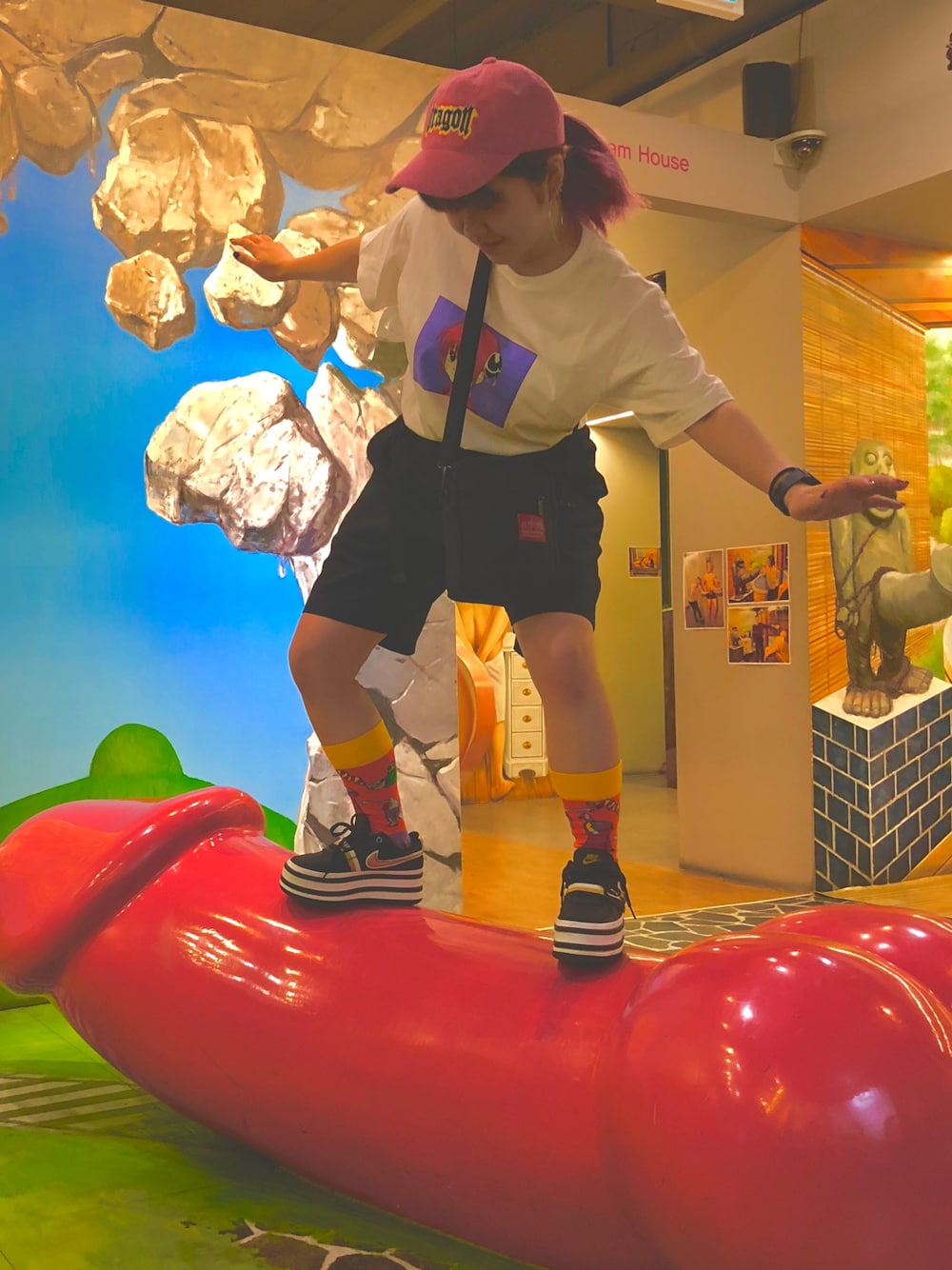 「NIKE、UNIQLO、UNIQLOコーデ、happysocks、8seconds、過去code、過去pic」｜「UNIQLOのMEN ドライイージーショートパンツ（その他パンツ、ブラック系）」を使った、凪瑳さん（レディース・151cm）の秋コーディネートの1枚目の写真