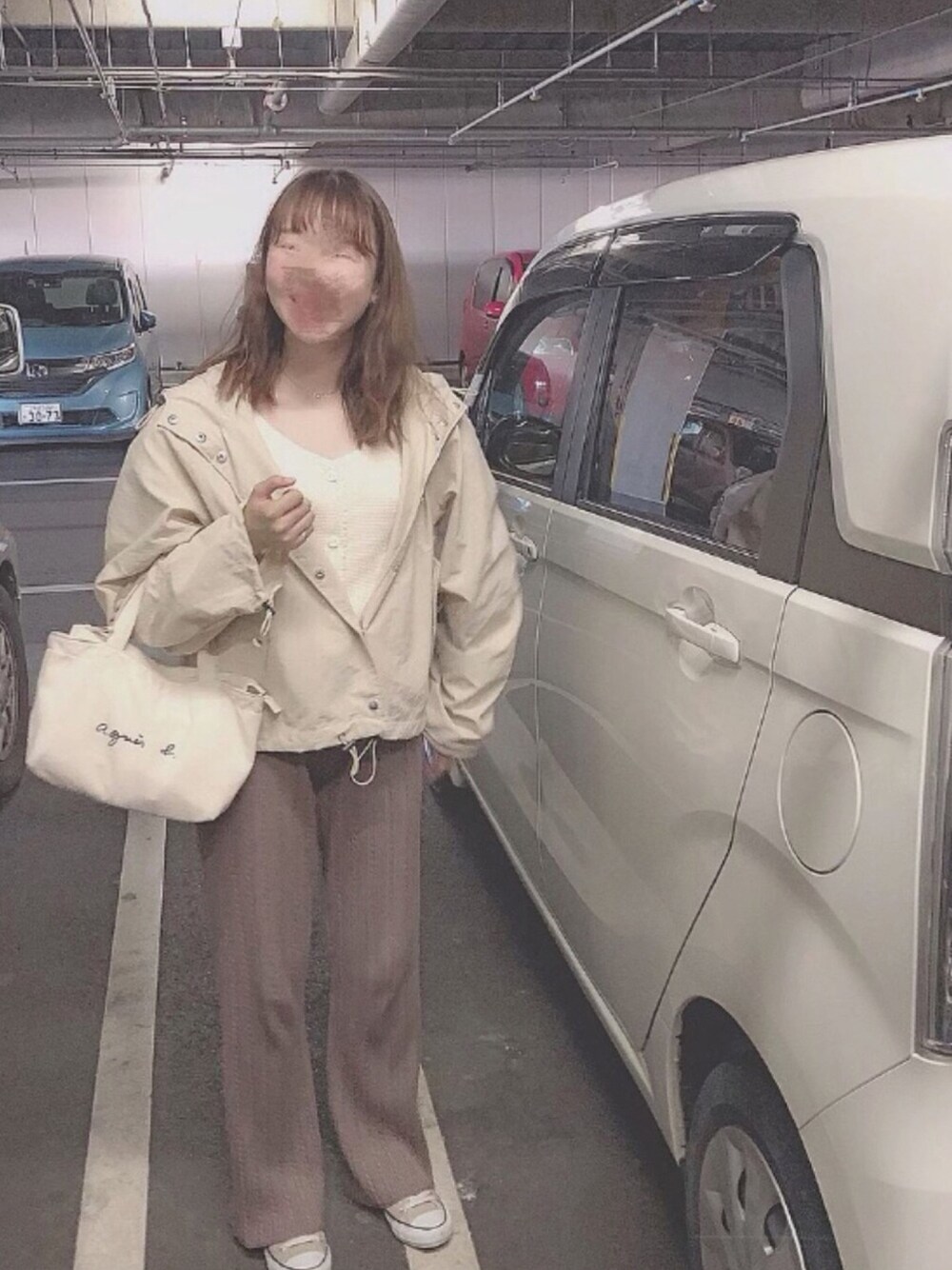 「カジュアルコーデ、Kastane、おしゃれさんと繋がりたい、kastane_ootd」｜「agnes b.のGO03-02 ロゴトートバッグ（トートバッグ、ホワイト系）」を使った、haruさん（レディース・160cm）の春コーディネートの1枚目の写真