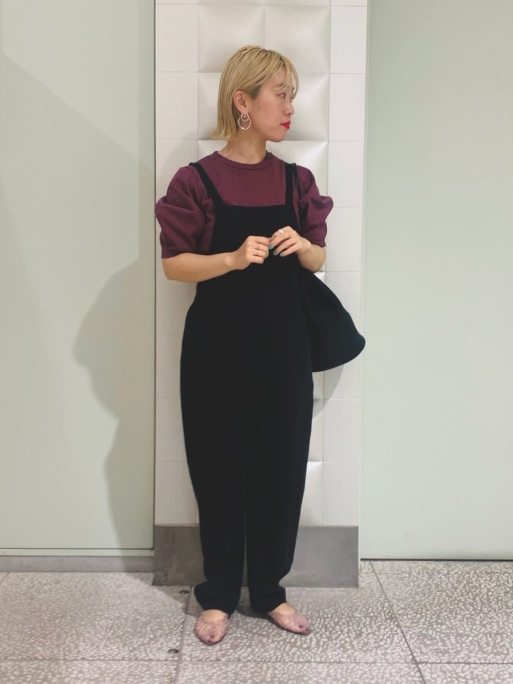「サロペット、パフスリーブ、カットソー、オールシーズン、ボリューム袖、きれいめカジュアル、春夏コーデ」｜「CASA FLINEのアイテム（Tシャツ/カットソー、パープル系）」を使った、MINAMIさん（レディース・158cm）の春コーディネートの1枚目の写真