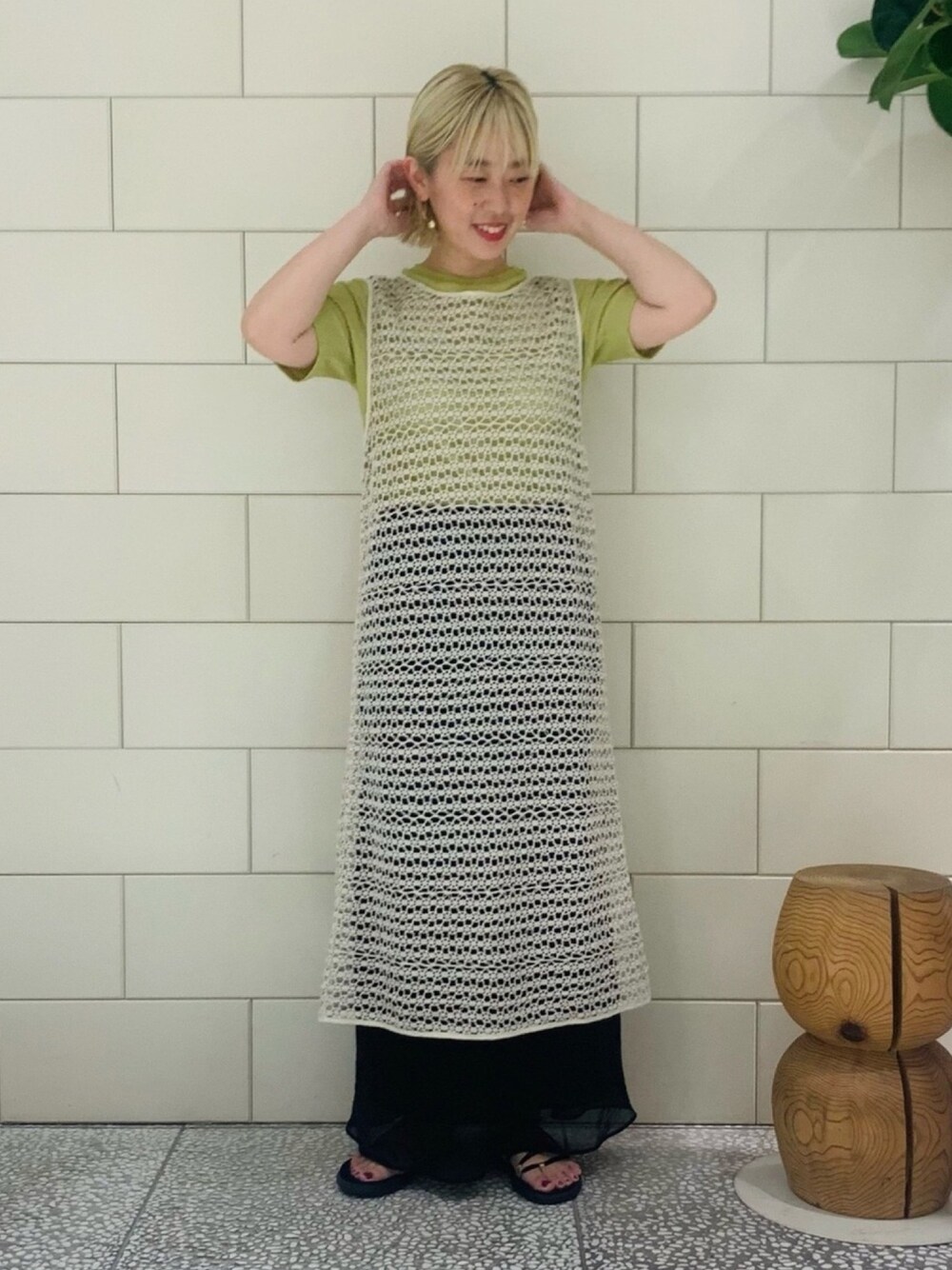 「これが私をアゲる服、大人カジュアル、シンプル、きれいめカジュアル、着回しコーデ、スカート」｜「URBAN RESEARCH ROSSOのバックスリットリンクルTシャツ（Tシャツ/カットソー、グリーン系）」を使った、MINAMIさん（レディース・158cm）の春コーディネートの1枚目の写真