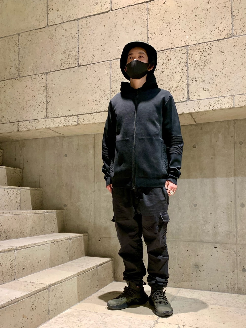 「ファッションの力を信じよう、お洒落さんとつながりたい、シンプル、オトナカジュアル、ビッグシルエット、アラフォー、B2nd、きれいめカジュアル、冬コーデ、今日のコーデ」｜「H.I.P. by SOLIDOのH.I.P. by SOLIDO（エイチアイピー バイ ソリード）ORDITO / 別注ニットパーカー（パーカー、ブラック系）」を使った、yamamotoさん（メンズ・170cm）の冬コーディネートの1枚目の写真