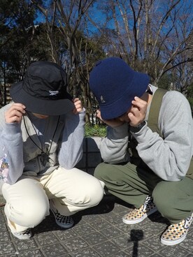 「シミラールック」｜「アイテム（スリッポン）」を使った、ジョンさん（メンズ・175cm）の春コーディネート