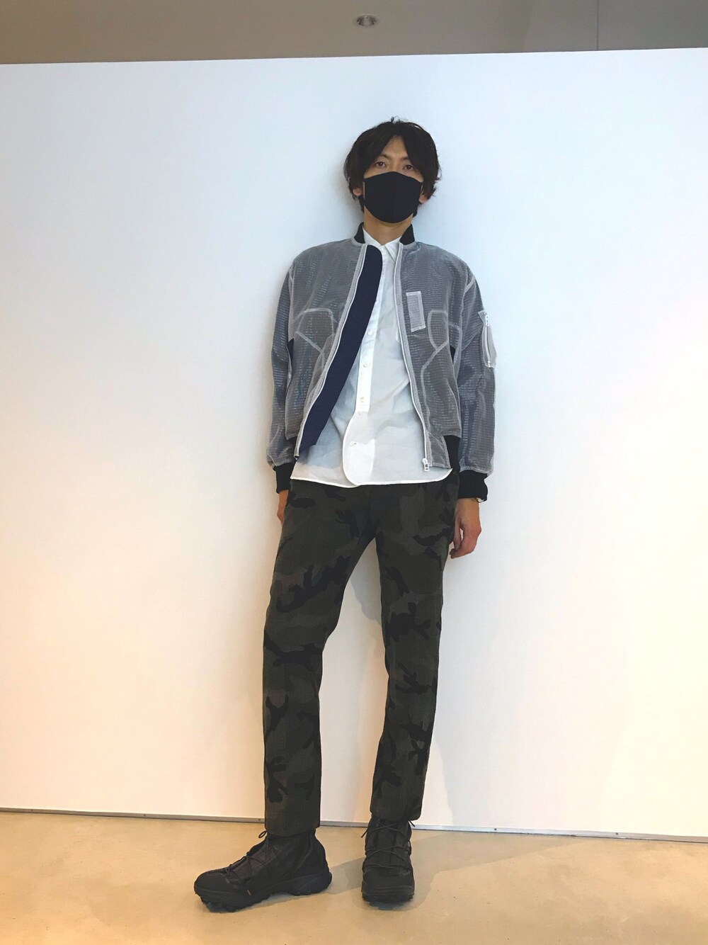 「シースルー、大人コーデ、秋コーデ、迷彩、休日スタイル」｜「ANREALAGEのアイテム（MA-1、ホワイト系）」を使った、ジョーノスケさん（メンズ・176cm）の秋コーディネートの1枚目の写真