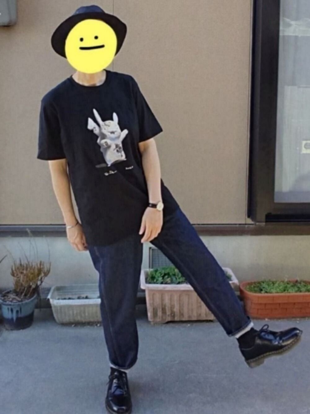 「プチプラ」｜「UNIQLOのネオ・ミヤゲ UT 空山 基（グラフィックTシャツ・半袖）（Tシャツ/カットソー、ブラック系）」を使った、tyaさん（メンズ・171cm）の夏コーディネートの1枚目の写真