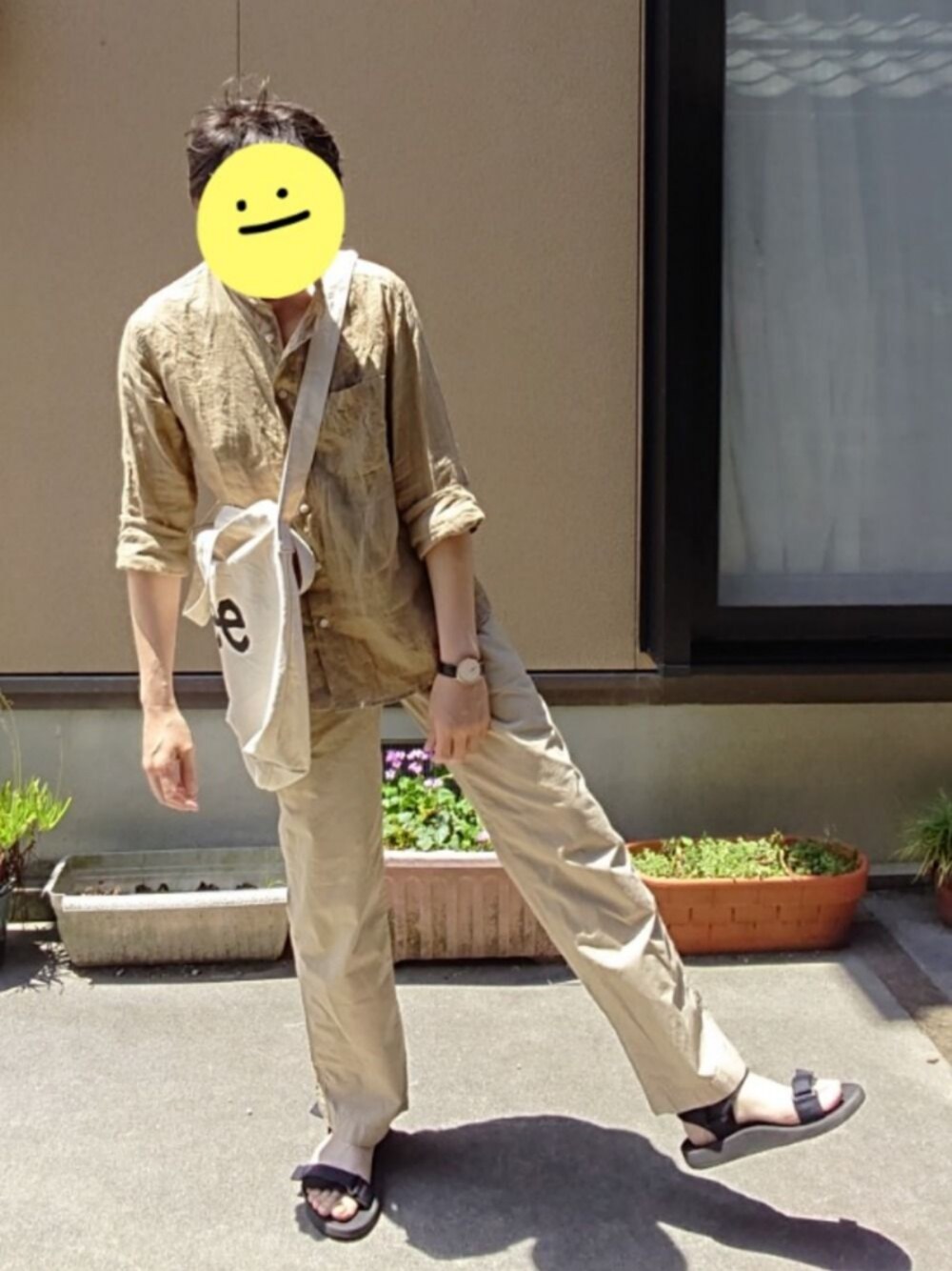 「夏コーデ、カジュアルコーデ、ベージュ、ワントーンコーデ、UNIQLO」｜「UNIQLOのアイテム（パンツ、ベージュ系）」を使った、tyaさん（メンズ・171cm）の夏コーディネートの1枚目の写真