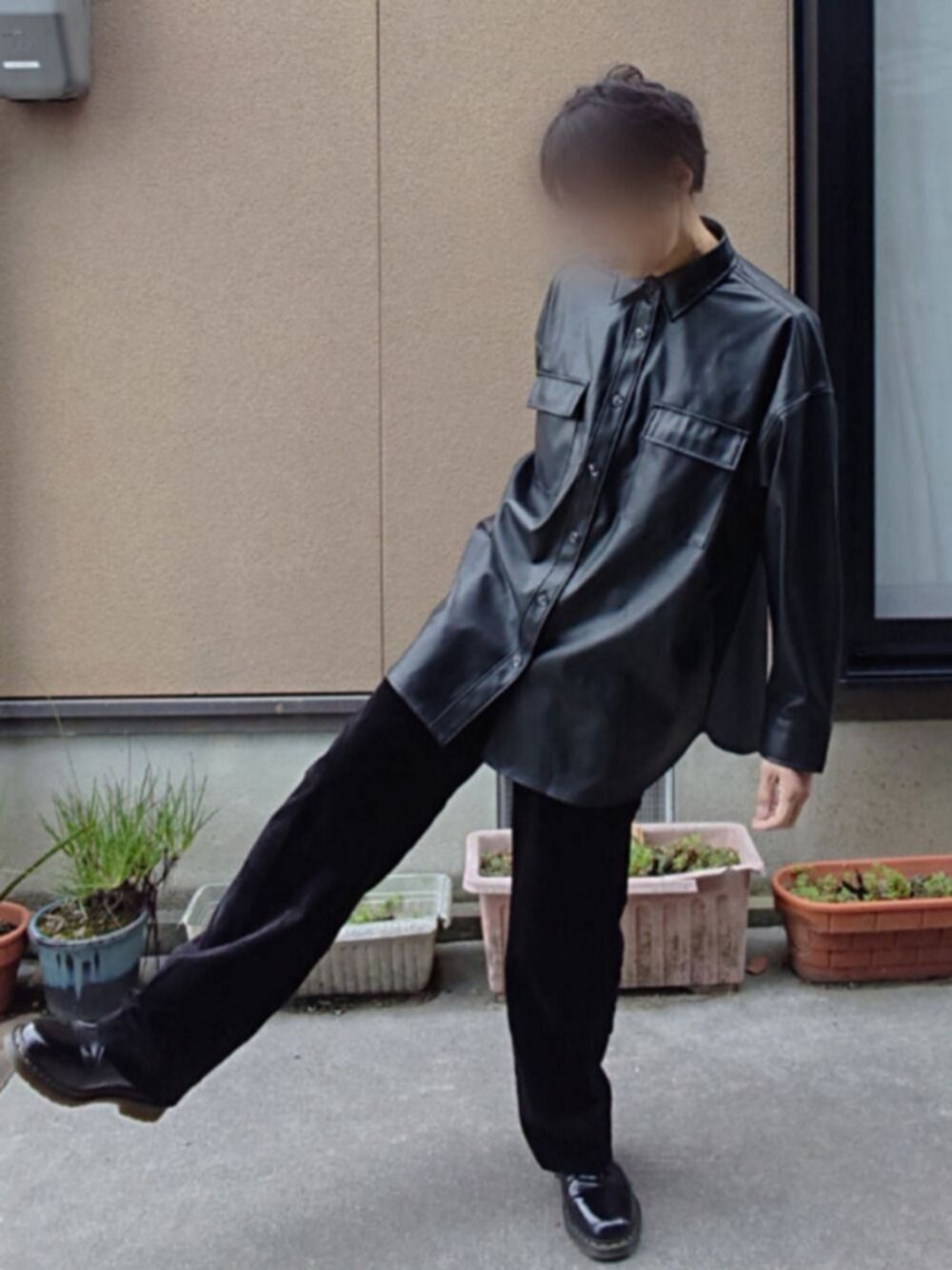 「GU、ユニクロ、UNIQLO、レザー、オールブラック、レザーLOVEスナップ」｜「GUのアイテム（ジャケット/アウター、ブラック系）」を使った、tyaさん（メンズ・171cm）の秋コーディネートの1枚目の写真