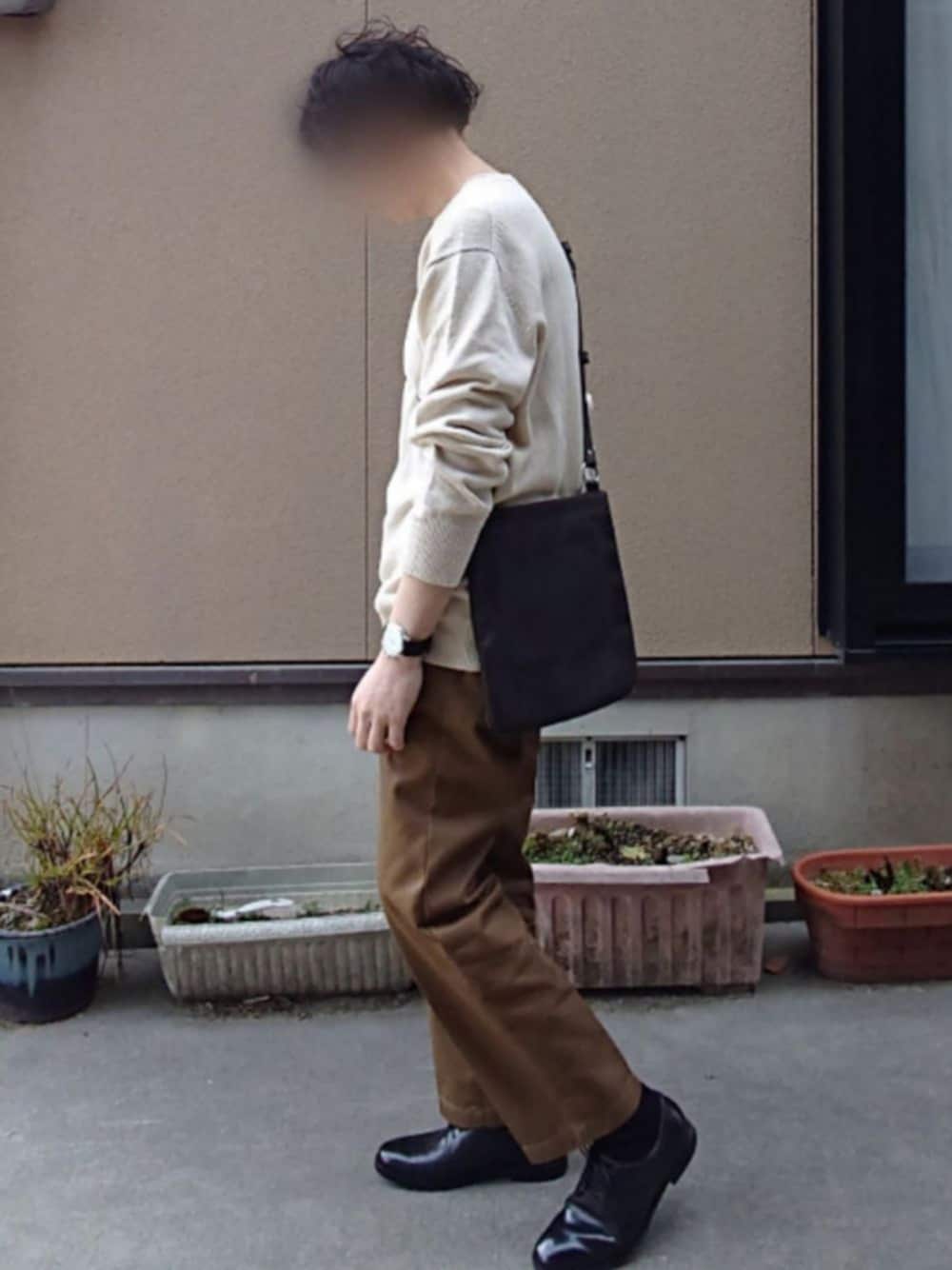 「春コーデ、チョコ色に染まれ、ブラウン、UNIQLO、UNIQLO U、ユニクロ」｜「COACHのアイテム（ショルダーバッグ、ブラウン系）」を使った、tyaさん（メンズ・171cm）の冬コーディネートの1枚目の写真