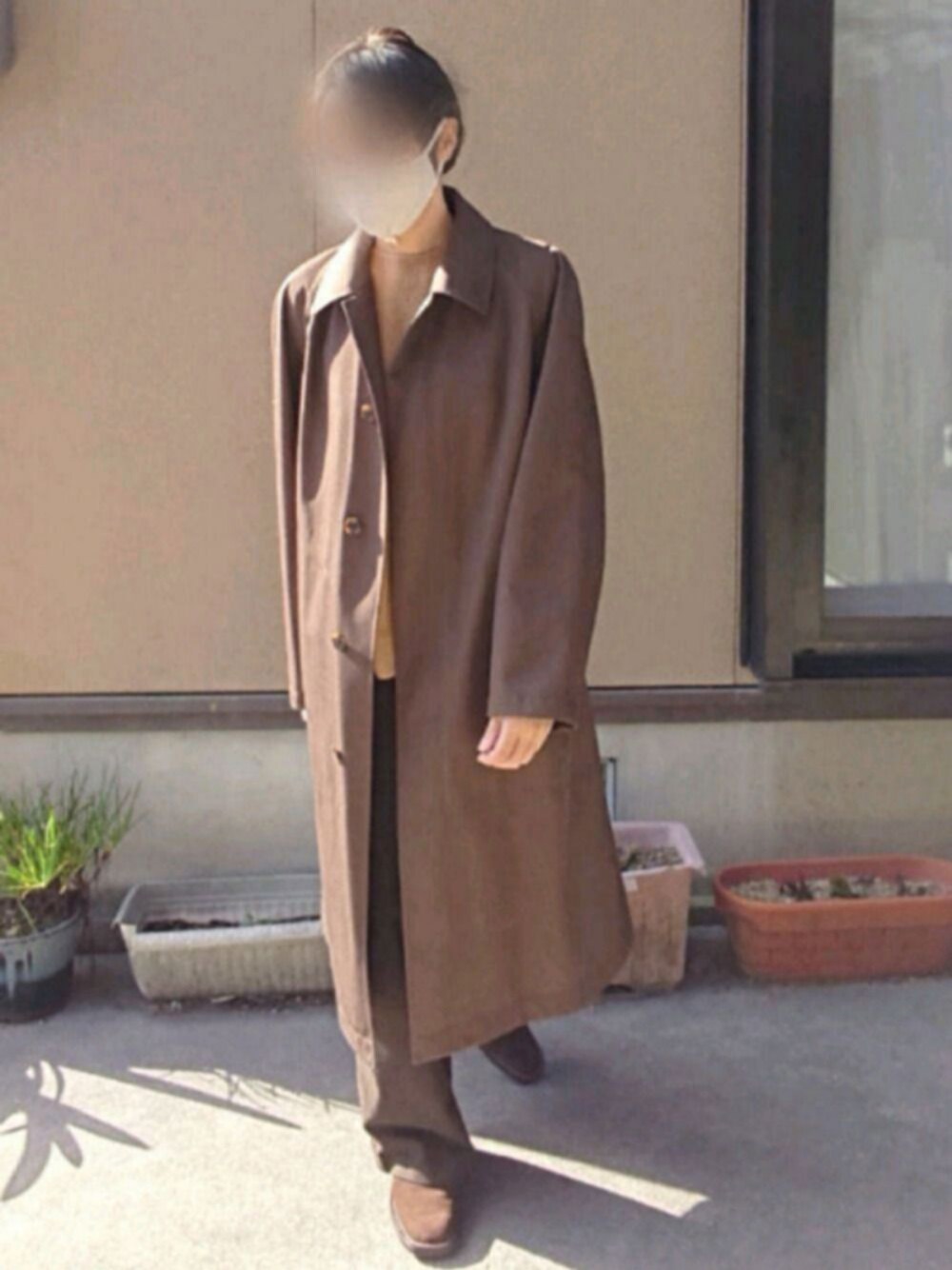 「秋冬コーデ、UNIQLO、ブラウン、UNIQLOU、UNIQLO JW ANDERSON、ユニクロ、レザーLOVEスナップ、オーバーコート、UNIQLO U」｜「UNIQLOのアイテム（ステンカラーコート、ブラウン系）」を使った、tyaさん（メンズ・171cm）の秋コーディネートの1枚目の写真