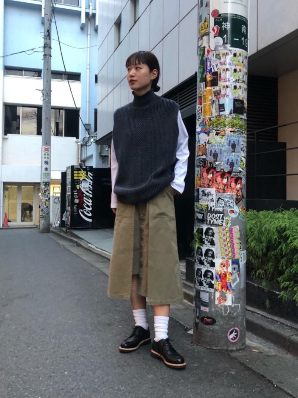 「Parabootの【別注】＜PARABOOT＞CHAMBORD レザーシューズ（ドレスシューズ、ブラック系）」を使った、MAIKA MIGITAさん（レディース・163cm）の冬コーディネートの1枚目の写真