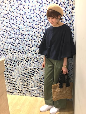 「earth music&ecology（アースミュージックアンドエコロジー）のアイテム（チノパンツ）」を使った、にける★さん（レディース・164cm）の春コーディネート