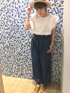 「earth music&ecology（アースミュージックアンドエコロジー）のアイテム（デニムパンツ）」を使った、にける★さん（レディース・164cm）の春コーディネート
