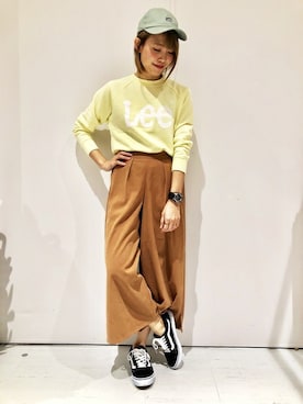 Lee ロゴラグランスウェットトレーナー イエローを使ったレディース人気ファッションコーディネート Wear