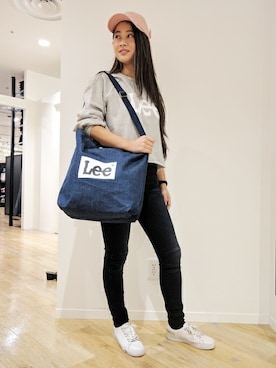 「Lee（リー）のアイテム（スウェット）」を使った、Right-on 店舗スタッフさん（レディース・159cm）の冬コーディネート