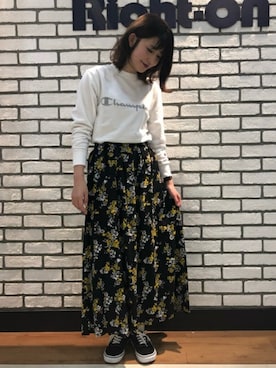 Right-on 店舗スタッフさん（レディース・168cm）の冬コーディネート